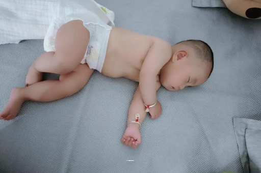 崇左孕妇显怀早的原因